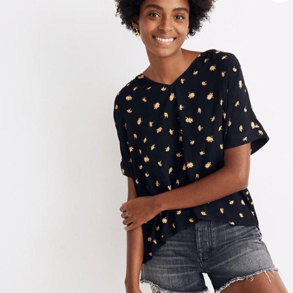 Madewell Tops - NWT madewell drapey v-neck button-back top daisies